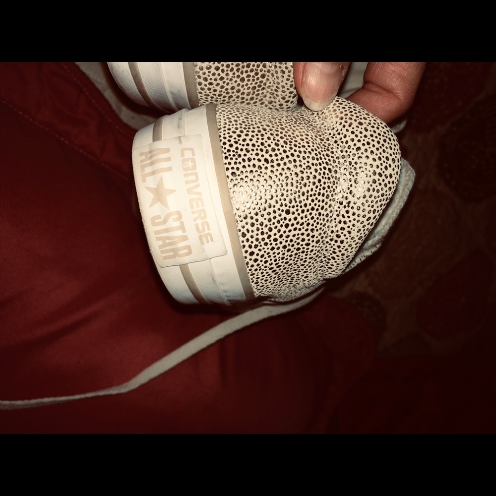 Gold Converse - Picture 4 of 5